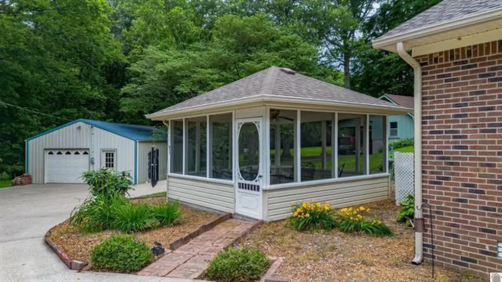 84 Orchard Street Bardwell KY 42023