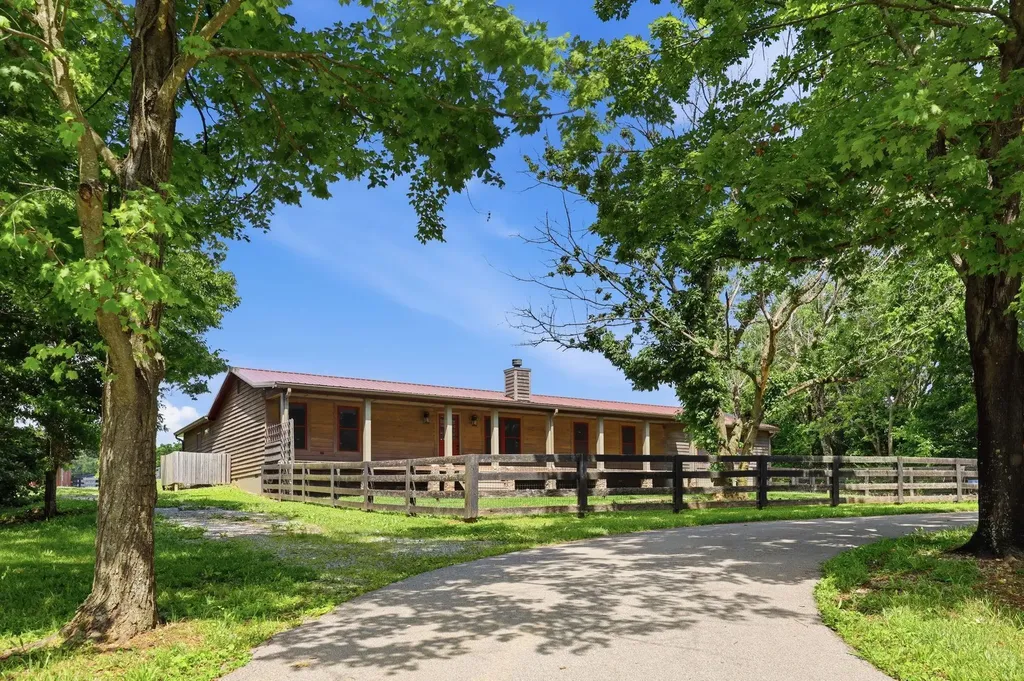 4988-A Fords Mill Road Versailles KY 40383