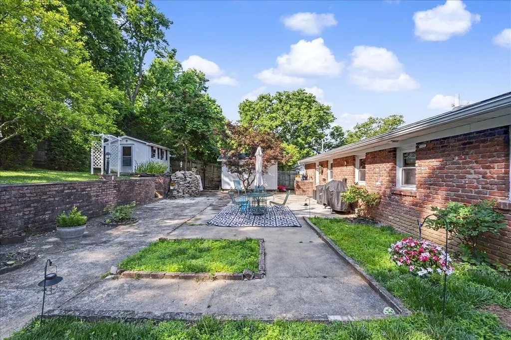111 Bender Drive Frankfort KY 40601
