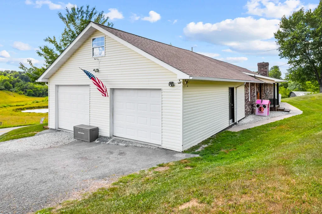 641 State Highway 3444 Annville KY 40402