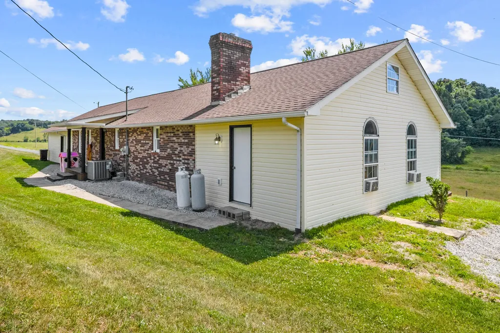 641 State Highway 3444 Annville KY 40402