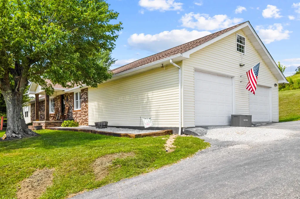 641 State Highway 3444 Annville KY 40402