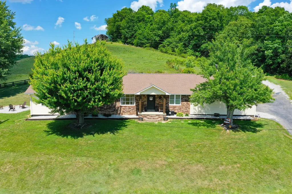 641 State Highway 3444 Annville KY 40402