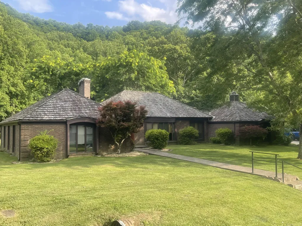 859 Woodland Hills Harlan KY 40831