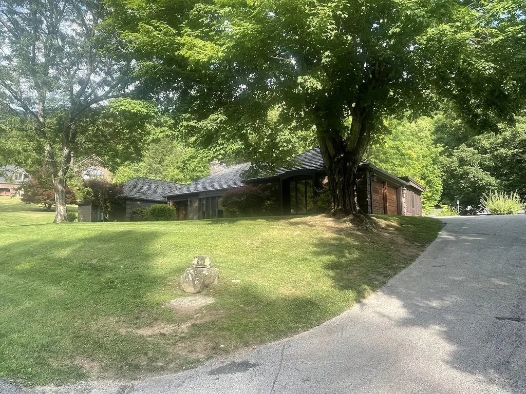 859 Woodland Hills Harlan KY 40831