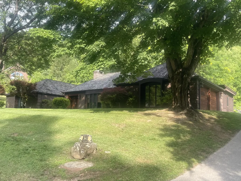 859 Woodland Hills Harlan KY 40831