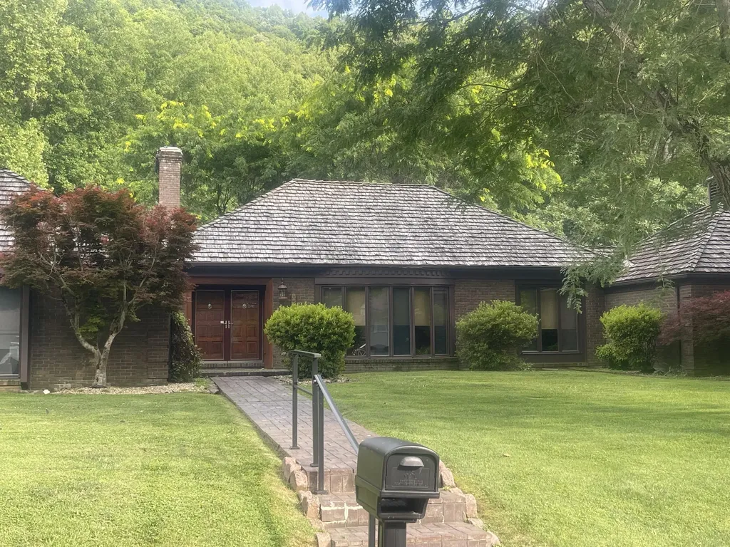 859 Woodland Hills Harlan KY 40831