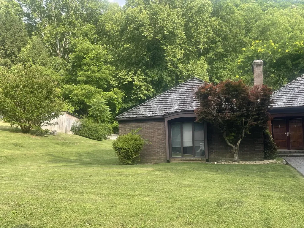 859 Woodland Hills Harlan KY 40831