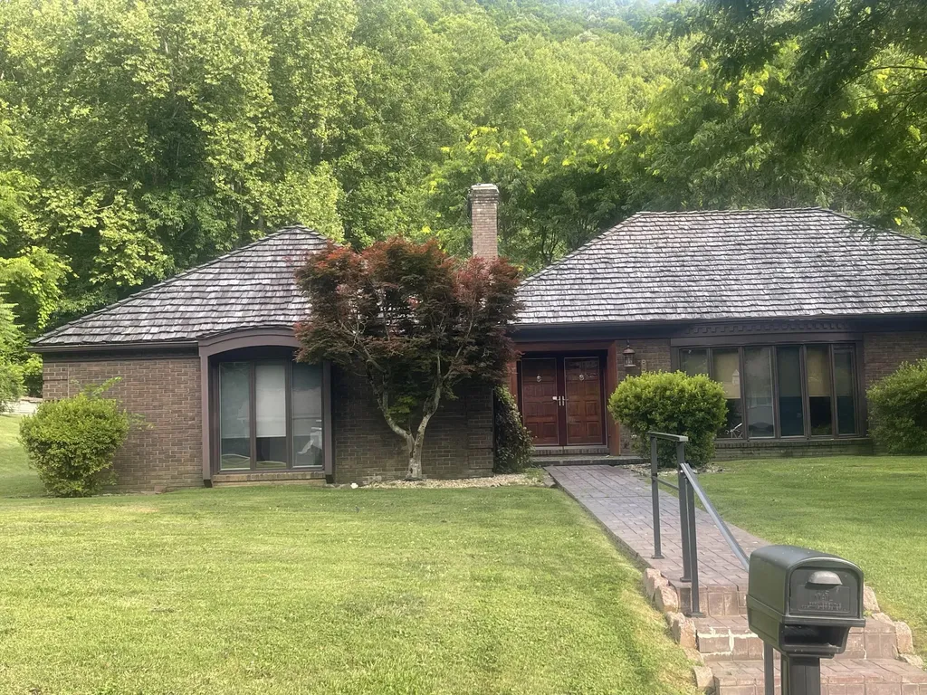 859 Woodland Hills Harlan KY 40831