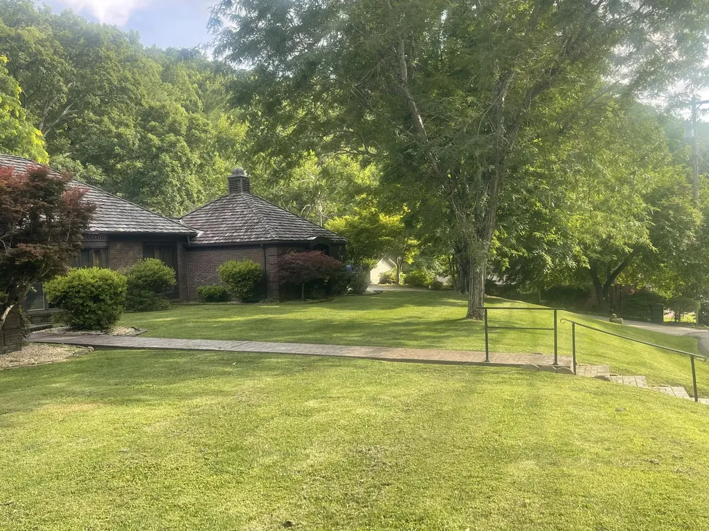 859 Woodland Hills Harlan KY 40831