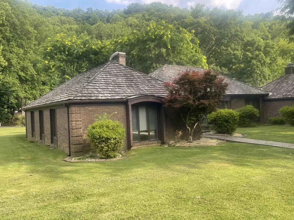 859 Woodland Hills Harlan KY 40831
