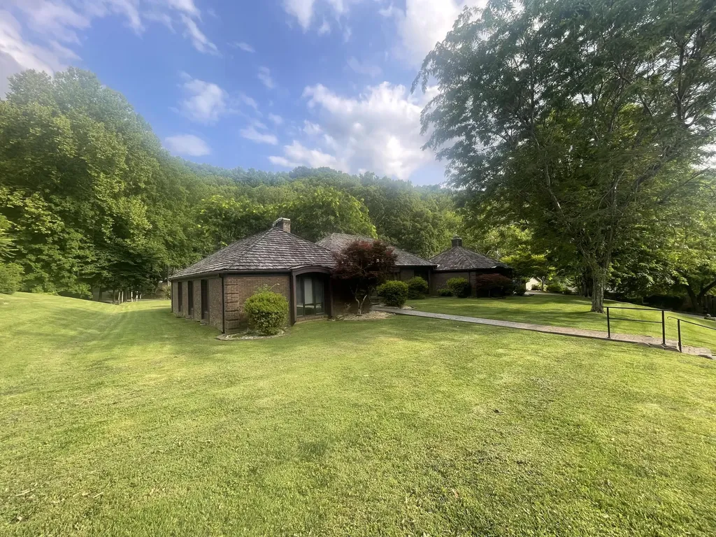 859 Woodland Hills Harlan KY 40831