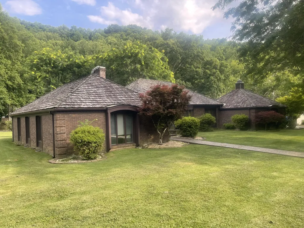 859 Woodland Hills Harlan KY 40831