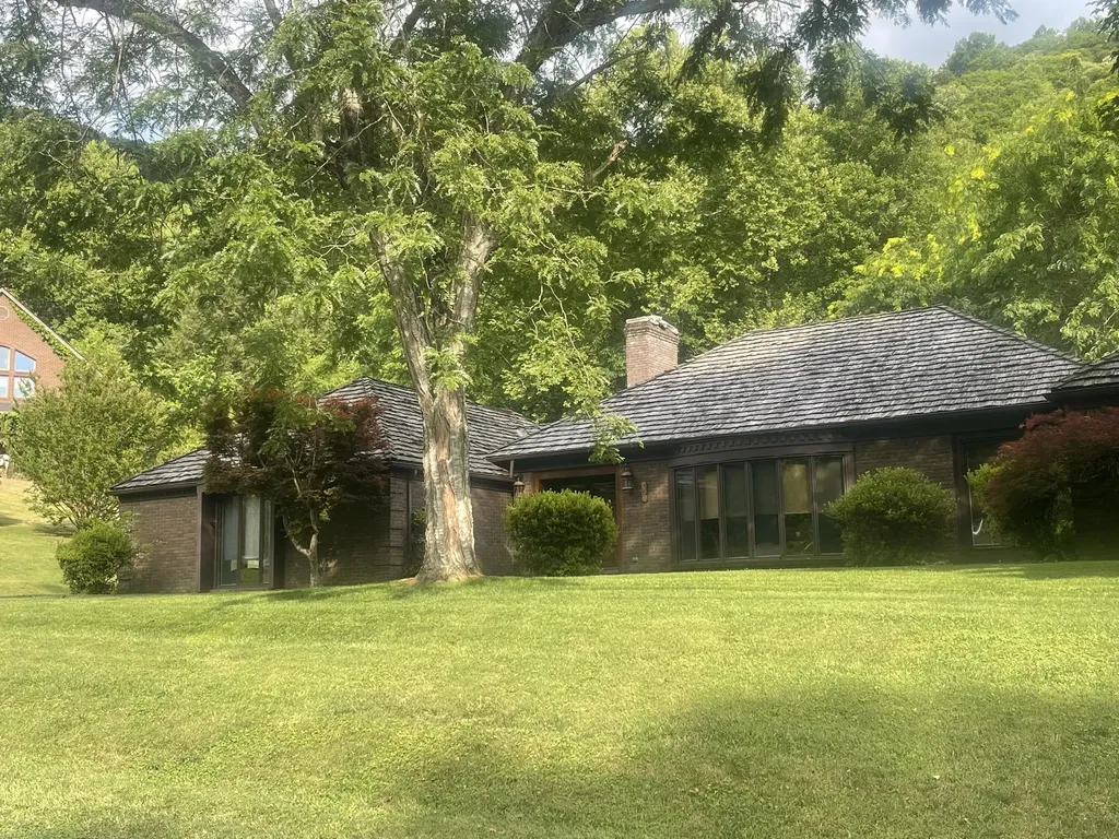 859 Woodland Hills Harlan KY 40831