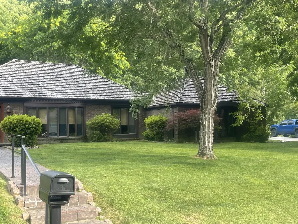 859 Woodland Hills Harlan KY 40831