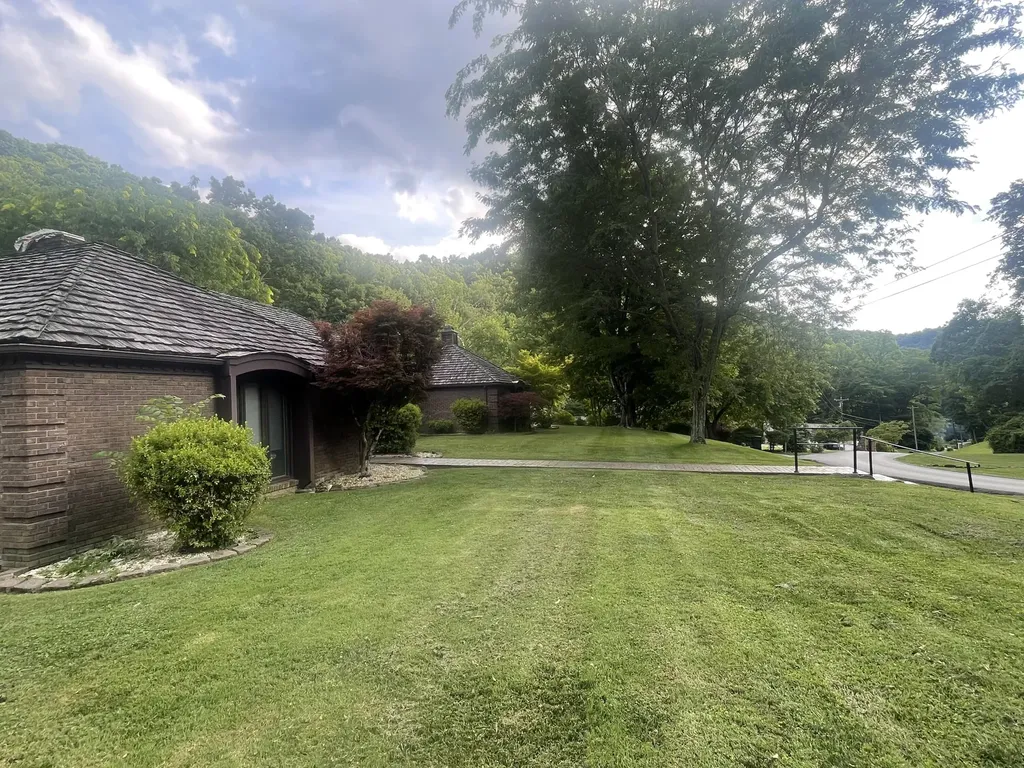 859 Woodland Hills Harlan KY 40831