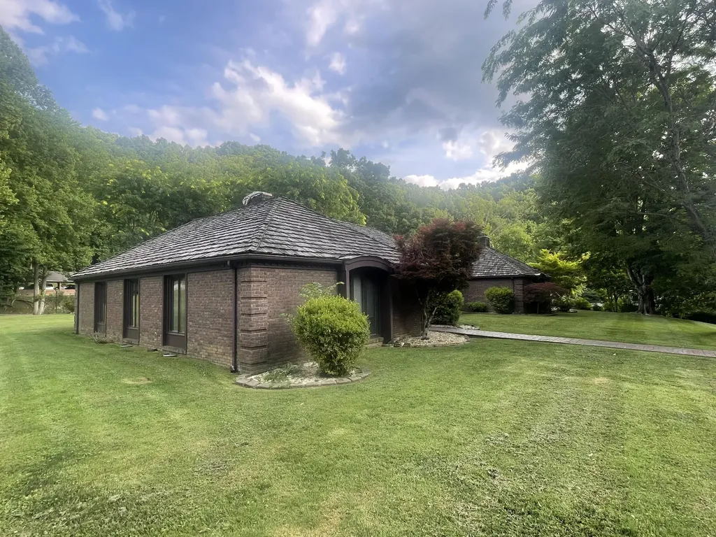 859 Woodland Hills Harlan KY 40831