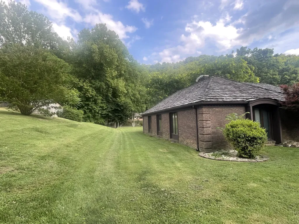 859 Woodland Hills Harlan KY 40831