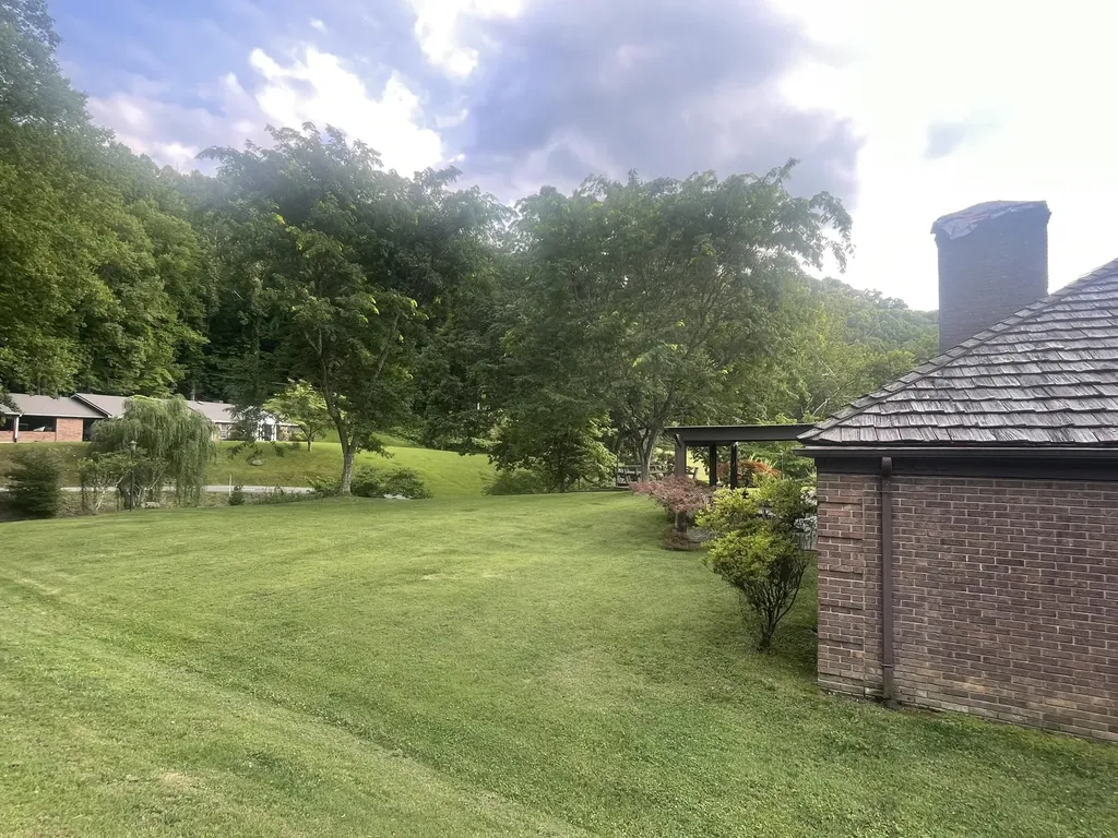 859 Woodland Hills Harlan KY 40831