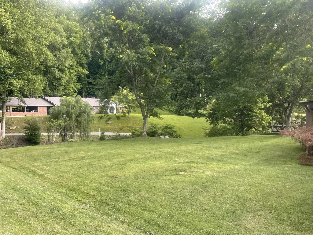 859 Woodland Hills Harlan KY 40831