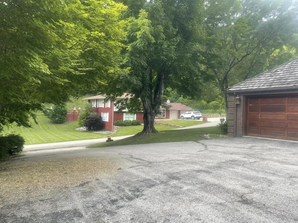 859 Woodland Hills Harlan KY 40831