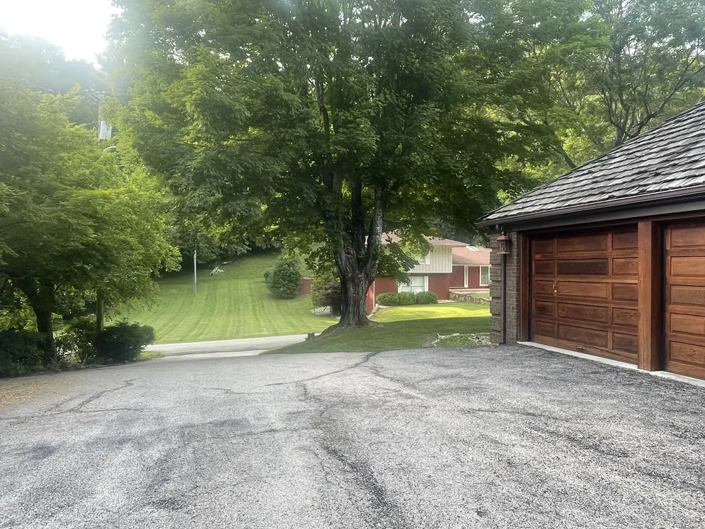 859 Woodland Hills Harlan KY 40831