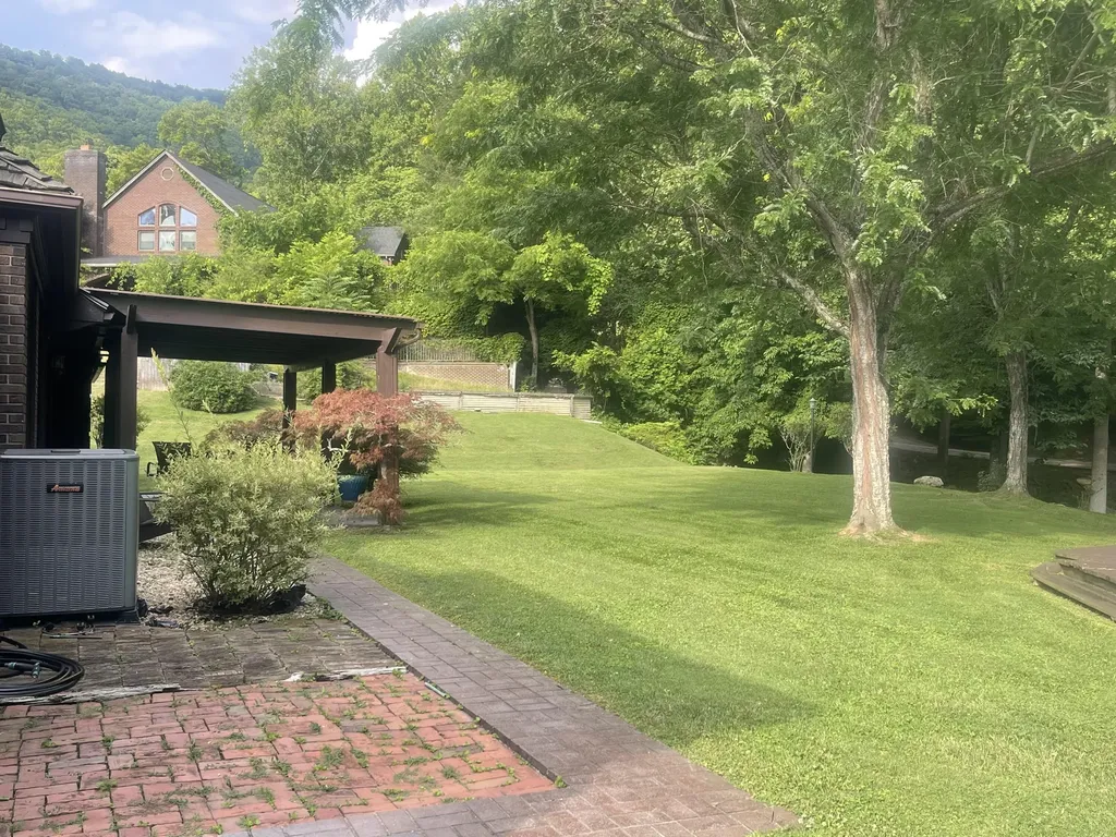 859 Woodland Hills Harlan KY 40831