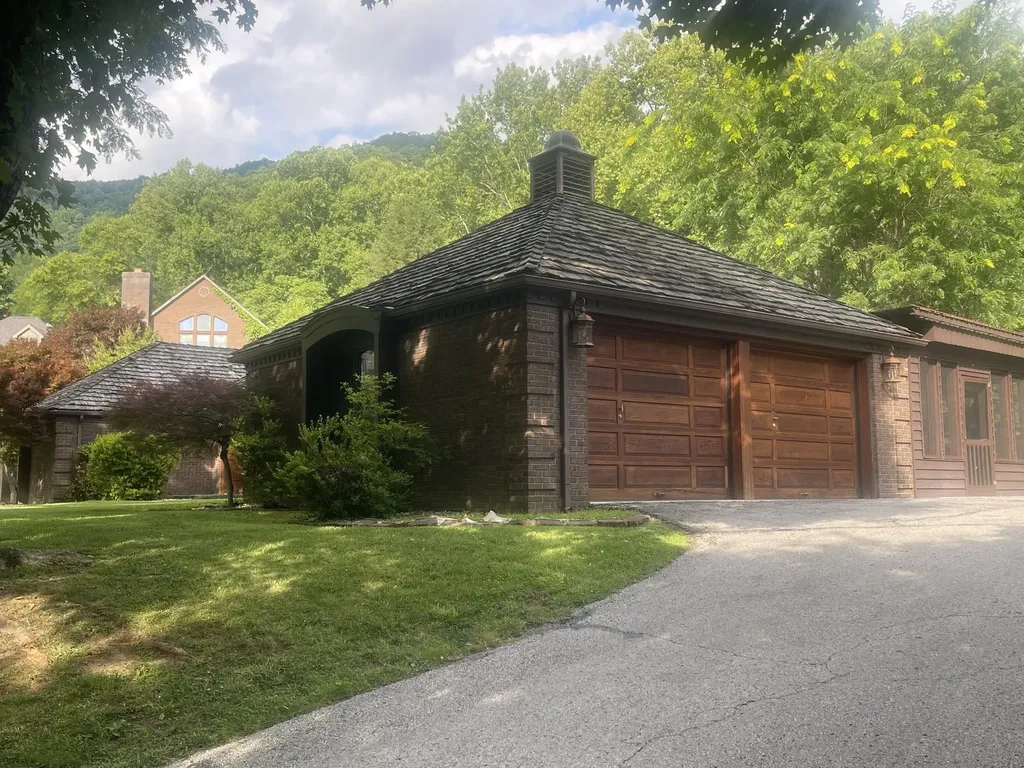 859 Woodland Hills Harlan KY 40831