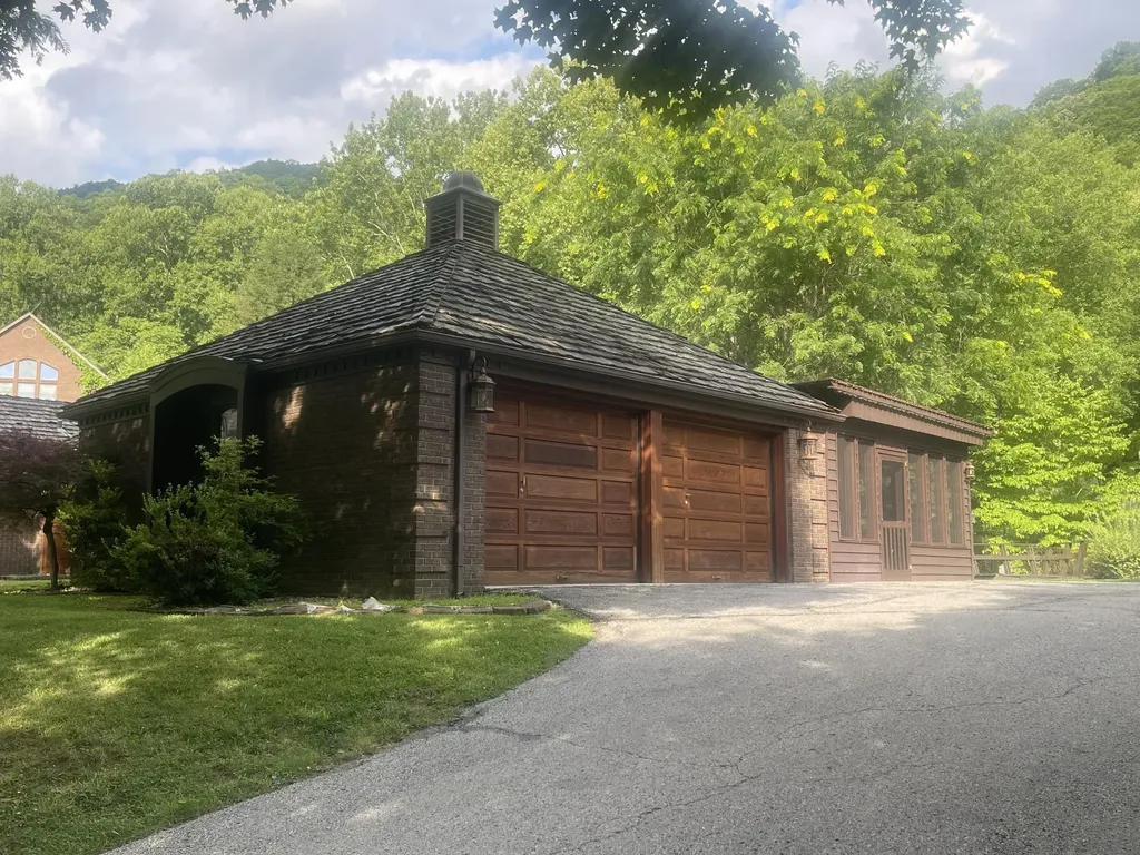 859 Woodland Hills Harlan KY 40831