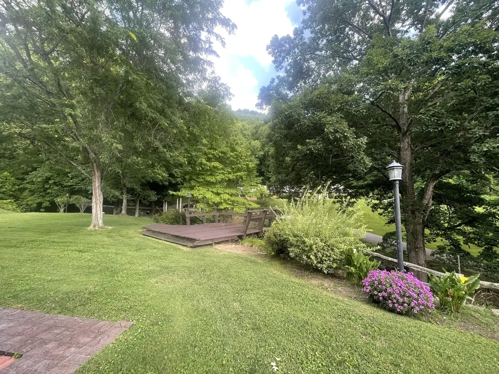 859 Woodland Hills Harlan KY 40831