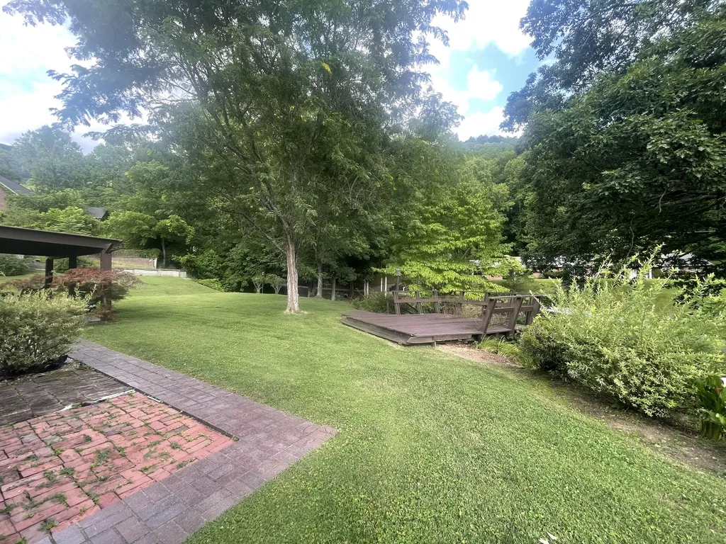 859 Woodland Hills Harlan KY 40831