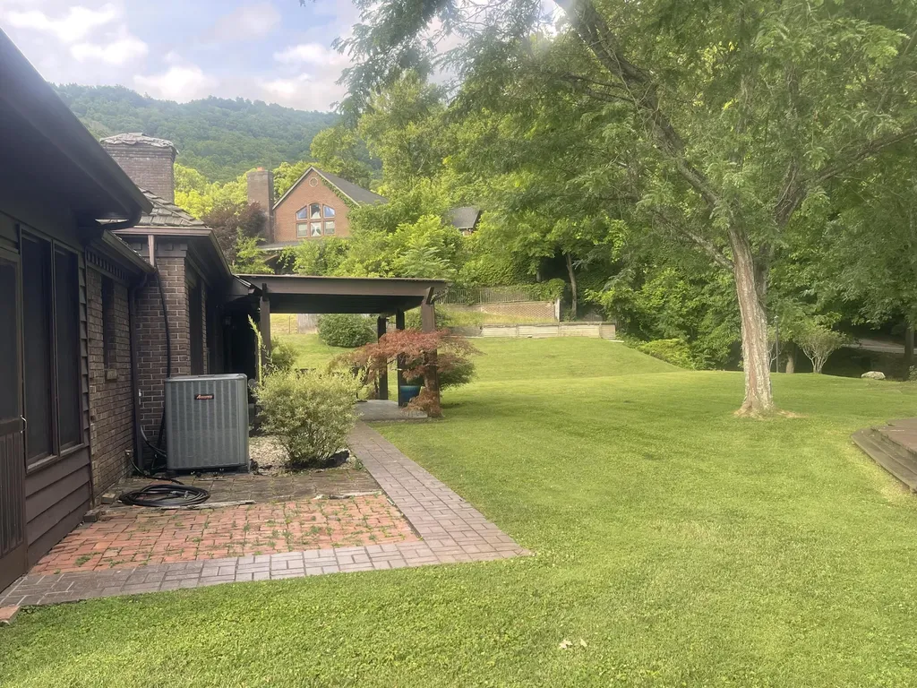 859 Woodland Hills Harlan KY 40831
