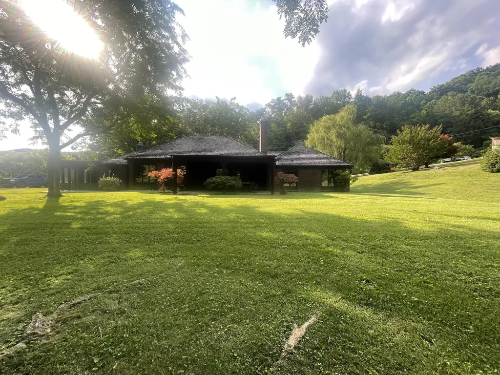 859 Woodland Hills Harlan KY 40831