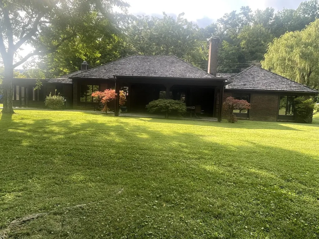 859 Woodland Hills Harlan KY 40831
