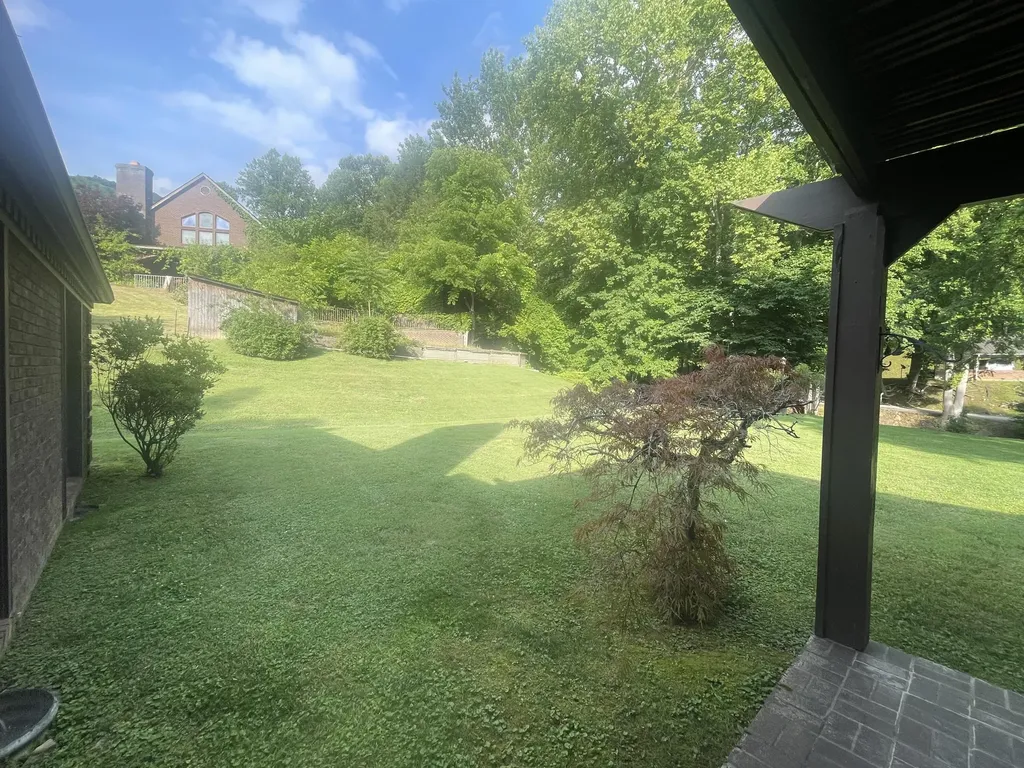 859 Woodland Hills Harlan KY 40831