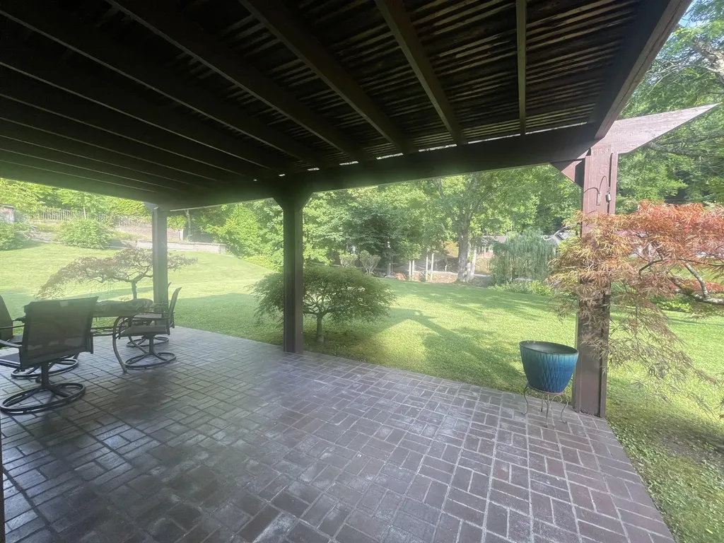 859 Woodland Hills Harlan KY 40831