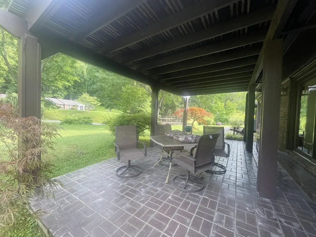 859 Woodland Hills Harlan KY 40831