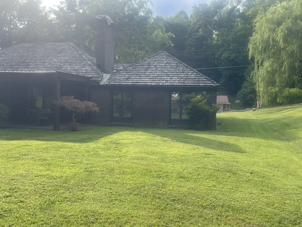 859 Woodland Hills Harlan KY 40831