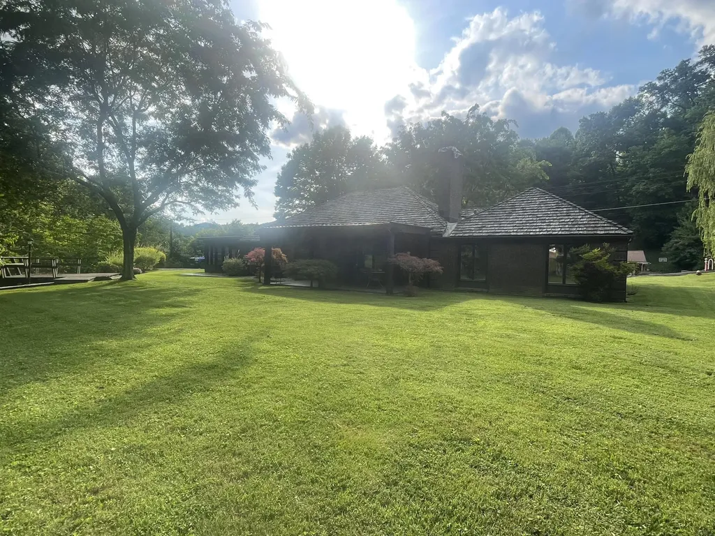 859 Woodland Hills Harlan KY 40831
