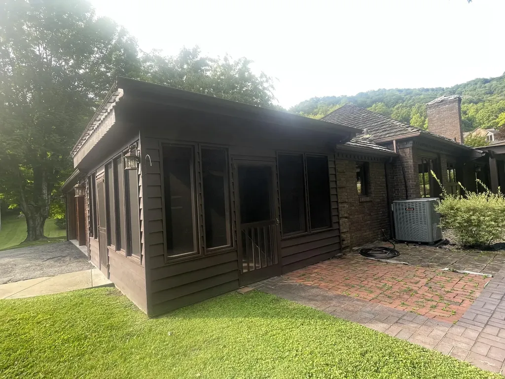 859 Woodland Hills Harlan KY 40831