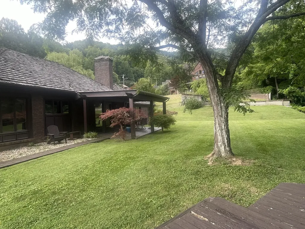 859 Woodland Hills Harlan KY 40831