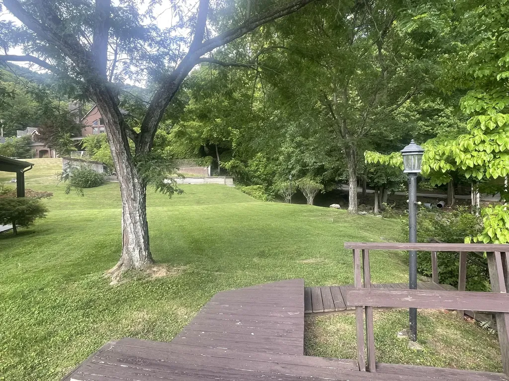859 Woodland Hills Harlan KY 40831
