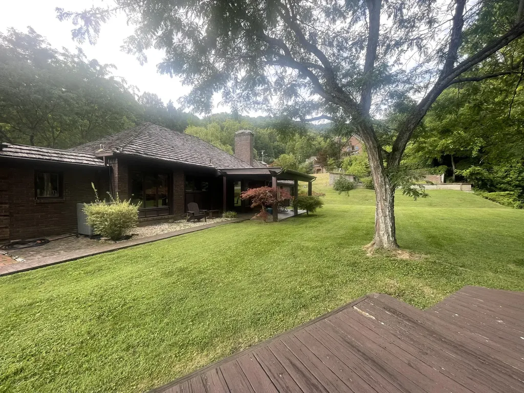 859 Woodland Hills Harlan KY 40831