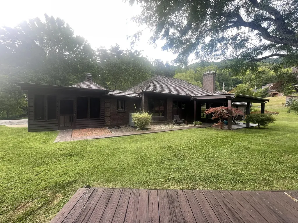 859 Woodland Hills Harlan KY 40831
