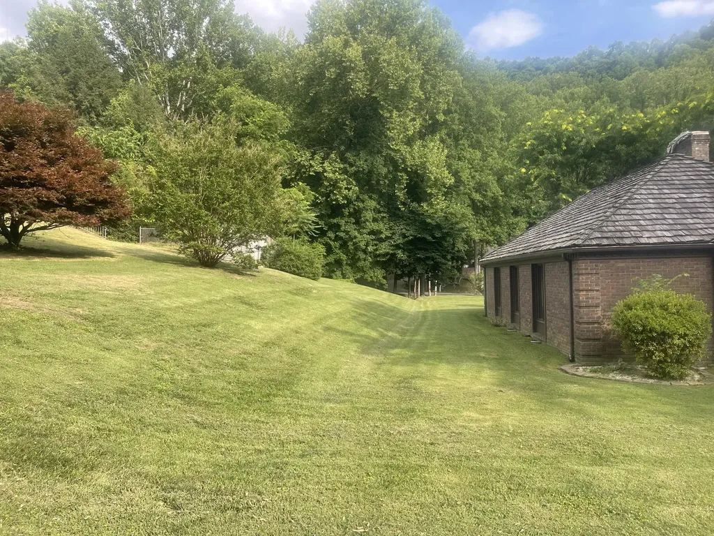 859 Woodland Hills Harlan KY 40831