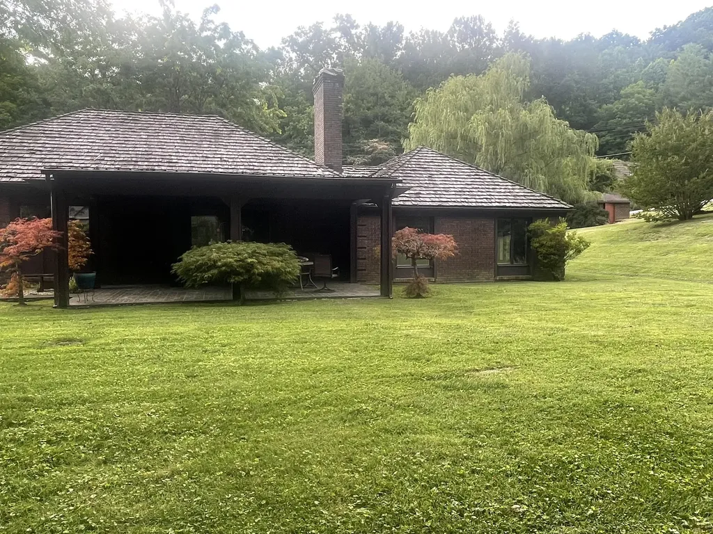 859 Woodland Hills Harlan KY 40831