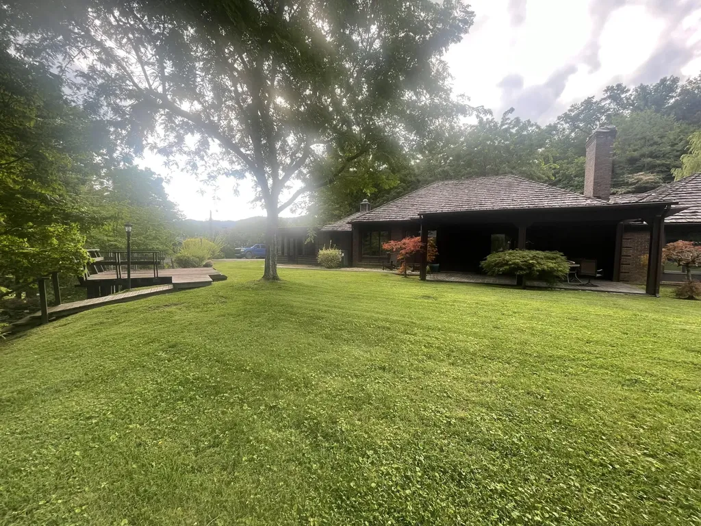 859 Woodland Hills Harlan KY 40831