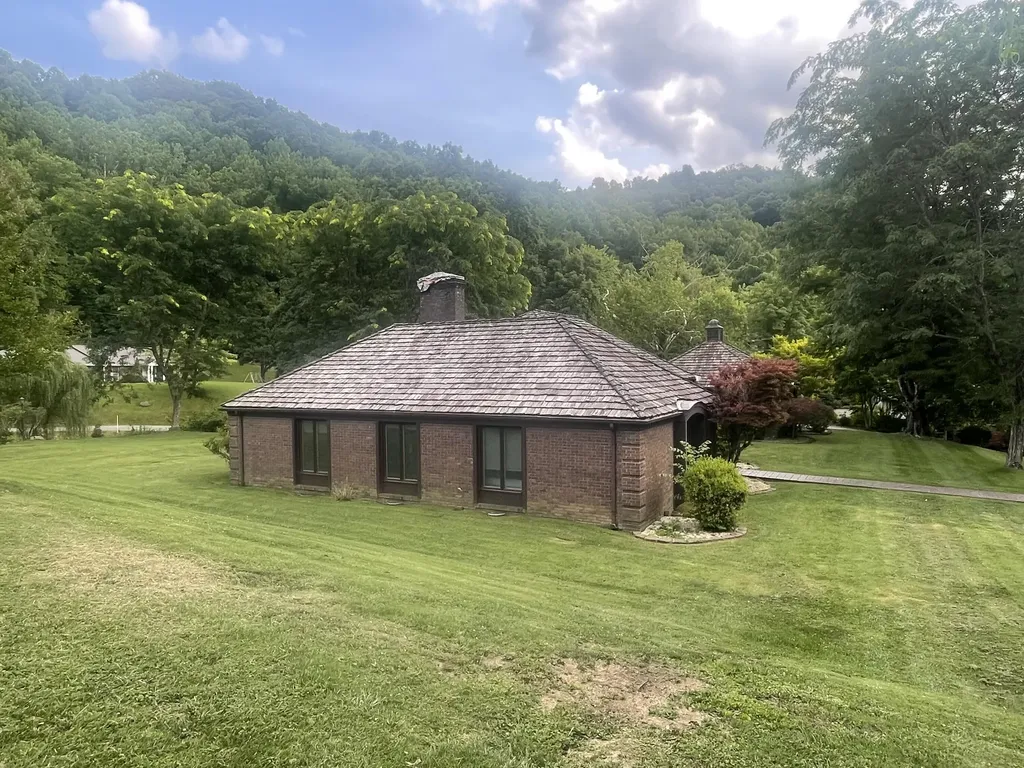 859 Woodland Hills Harlan KY 40831
