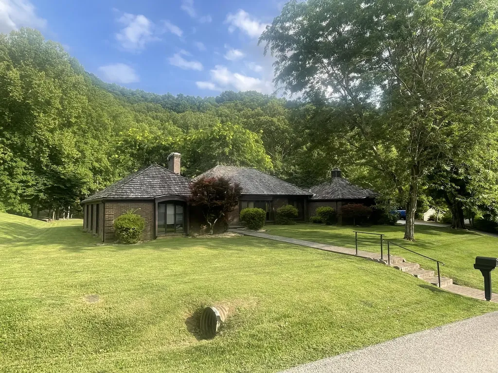 859 Woodland Hills Harlan KY 40831