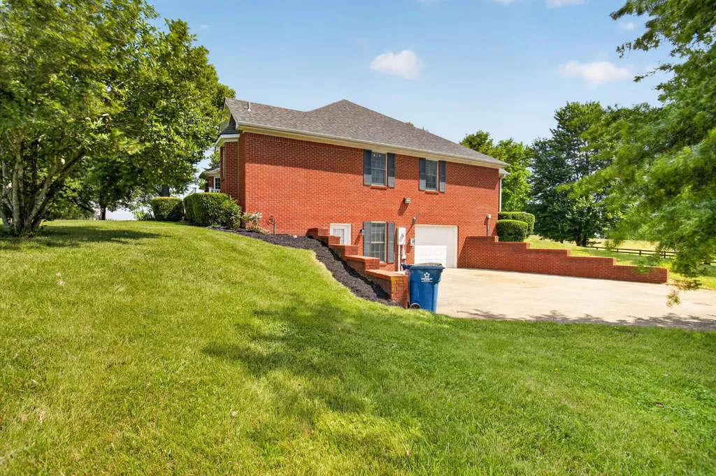 227 Rebecca Lane Stanford KY 40484